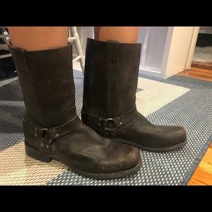 Never worn men’s Frye distressed harness boot